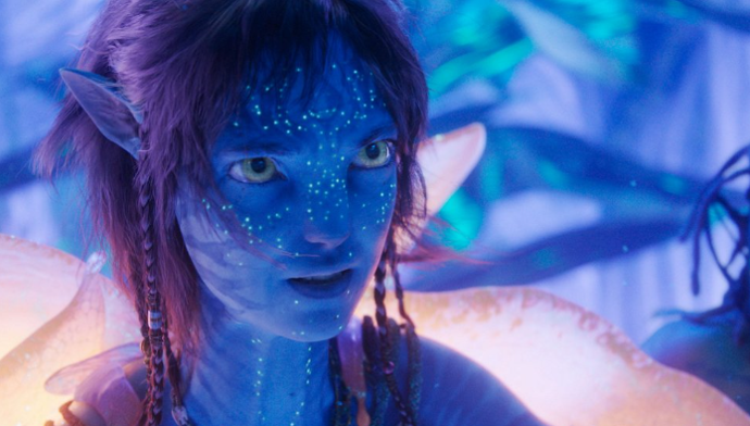 Sigourney Weaver jako mladá Kiri.