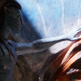 Sam Worthington ve snímku Avatar: Oheň a popel.