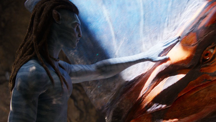 Sam Worthington ve snímku Avatar: Oheň a popel.