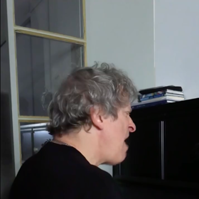 David Prachař kapele ukázal jak "kňourají"