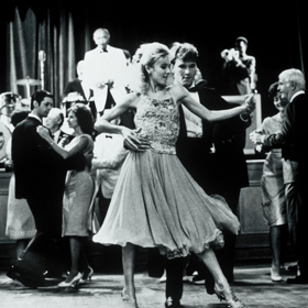 Ta na natáčení nevzpomíná zrovna v dobrém, musela totiž deset hodin denně dřít, aby jim to s Patrickem na parketu klapalo. Od té doby se zařekla, že už nikdy nebude tančit.