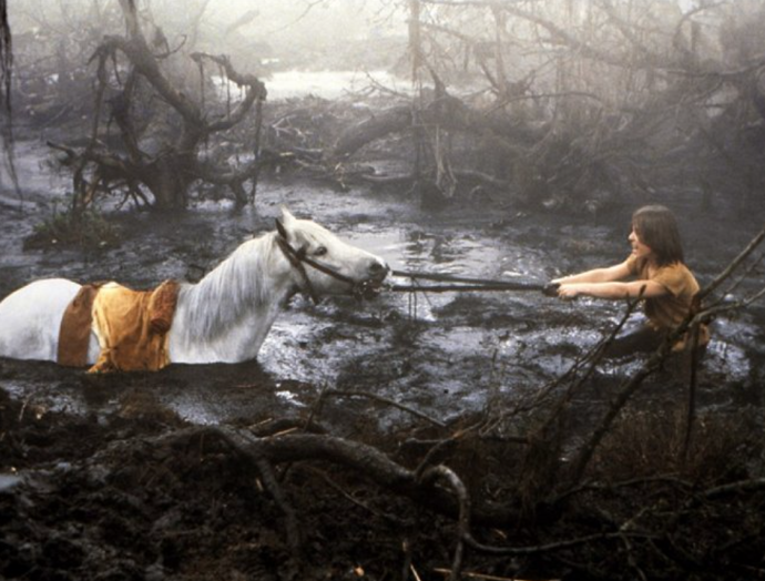 Scéna, která traumatizovala celou jednu generaci dětí. Atrejův milovaný kůň Artex se utopí v Bažině smutku. Scény z tohoto depresivního prostředí se natáčely celé dva měsíce.