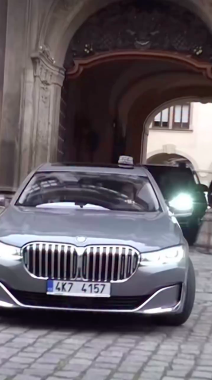 Andrej Babiš přijíždí na Pražský hrad.