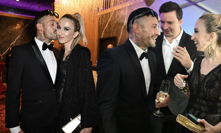 Sámer Issa září štěstím. Po boku půvabné blondýnky působí jako zamilovaný školák