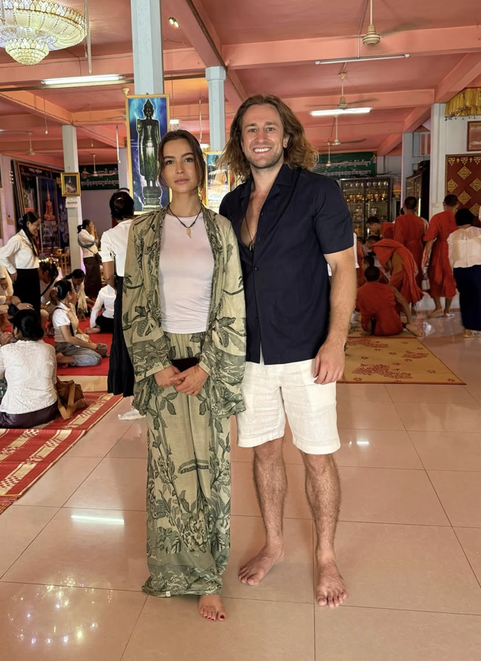 Adam Bórik s partnerkou.