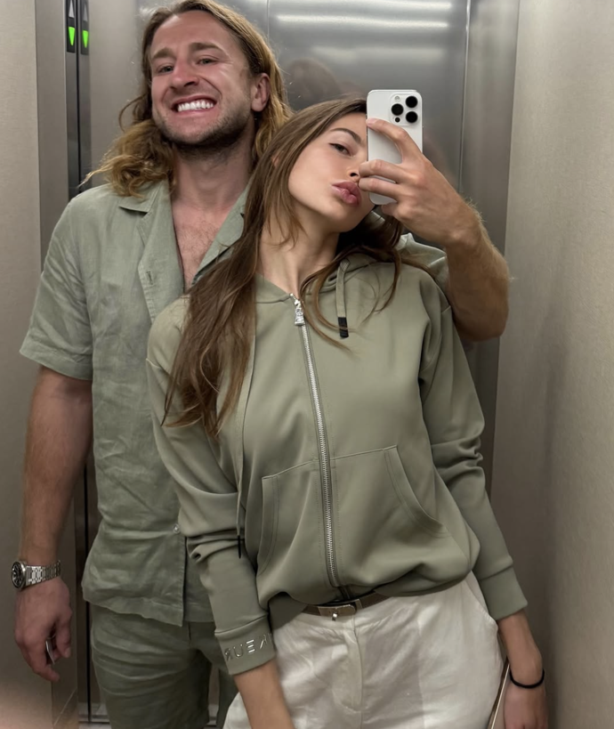 Adam Bórik na své sítě často dává fotky s partnerkou.