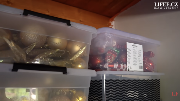 Magazínu Lifee ukázala Lenka Limberská své zásoby vánočních ozdob. 
