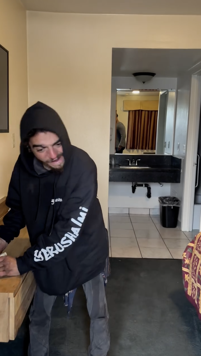  Daniel Curtis Lee zaplatil Tylorovi hotel.