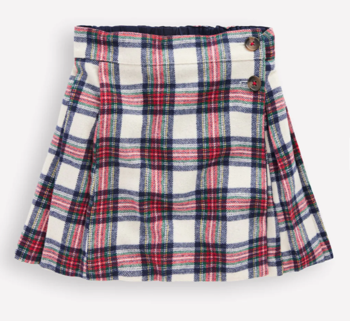 Ta Charlottina ze směsi polyesteru a vlny se zapínáním na knoflíky pochází z dílny dostupné britské značky Boden a aktuálně stojí 21 liber. Kostka přitom patří k nejžhavějším trendům letošní zimy.