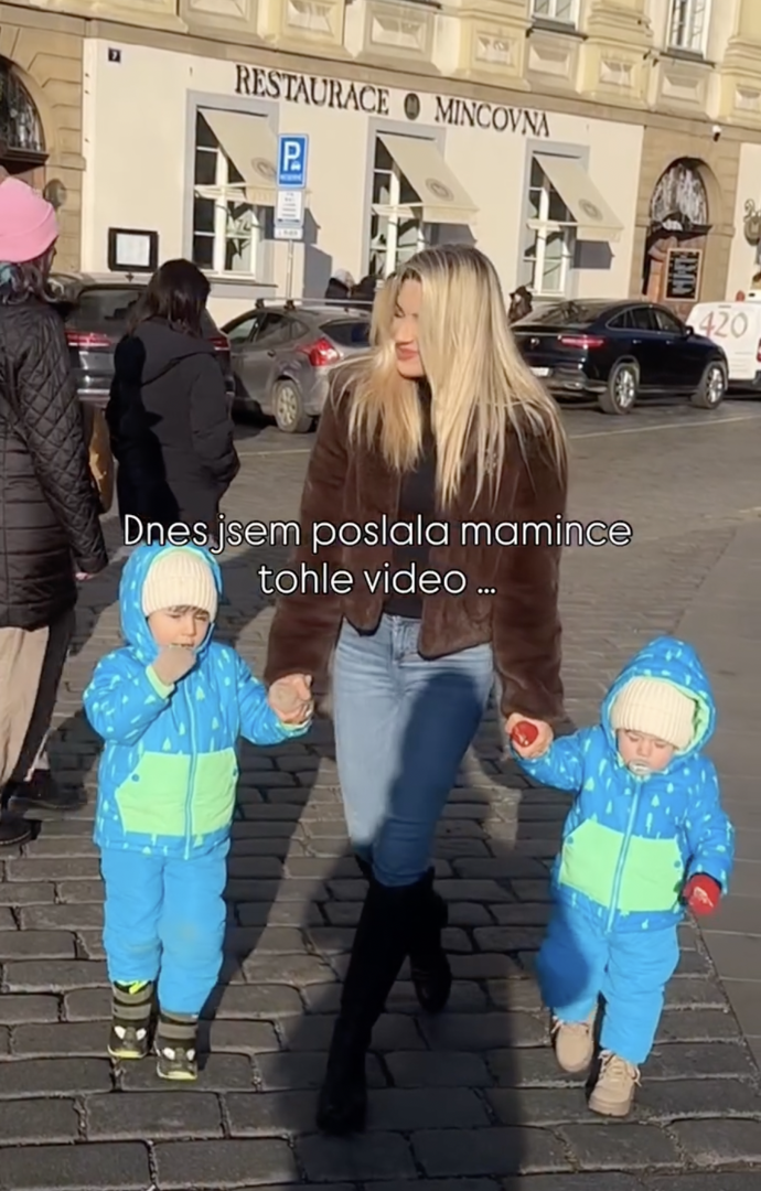 Eva Perkausová se syny.