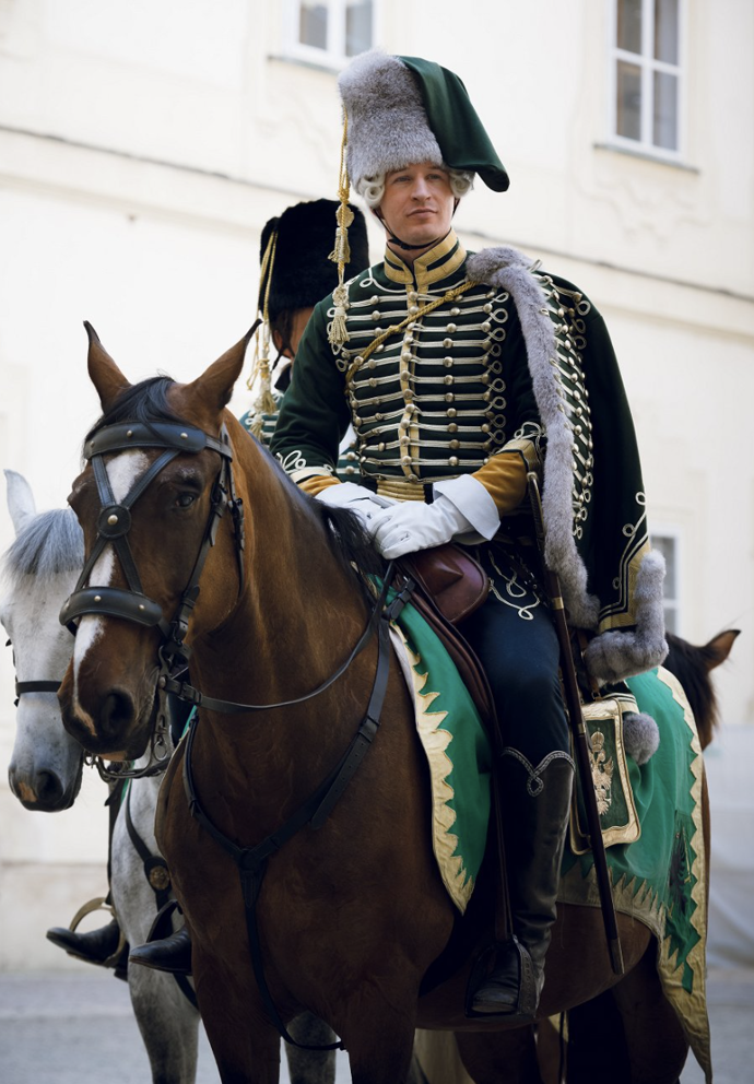 Roman Poláčik ze seriálu Marie Terezie také končí v divadle.