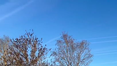 FOTO: Žilková utíkají do tepla karavanu.