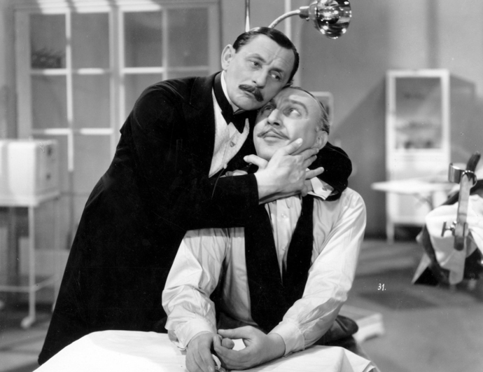 Vlasta Burian v komedii U pokladny stál...