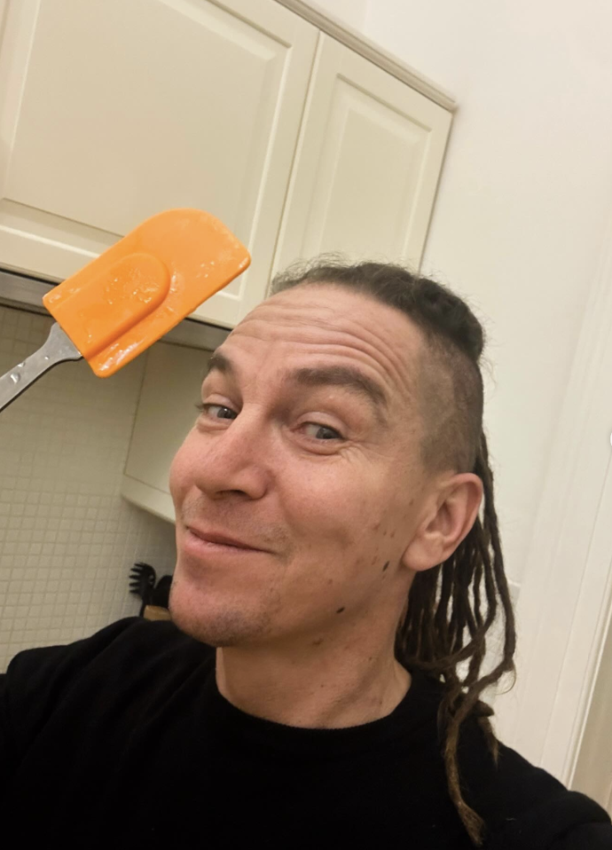 Ivan Bartoš se na sítích pochlubil, že peče.