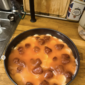 Na Silvestra upekl dort.