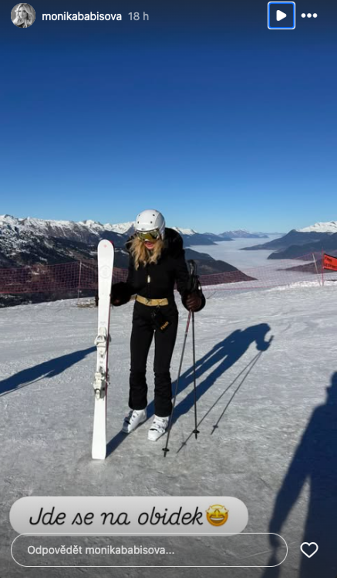 Monika Babišová si užívá zimních radovánek.