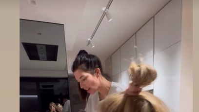 FOTO: Monika Marešová si večer užívala pečení cukroví s dcerou.