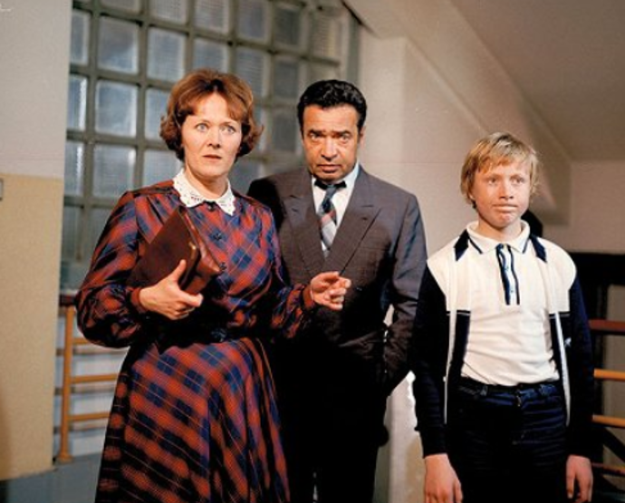 Zdena Hadrbolcová, Vladimír Menšík, Viktor Král v seriálu Létající Čestmír.