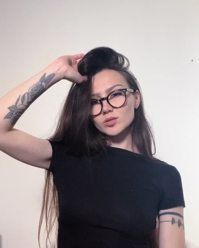 Theresa polibek odmítla.