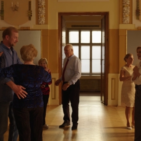 Tatiana Drexler a Martin Pechlát ve filmu Šviháci.