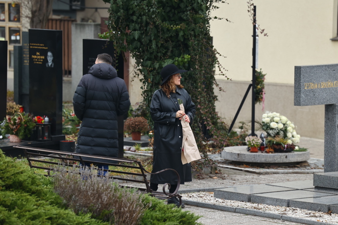 Marta Jandová na pohřbu Patrika Hezuckého.