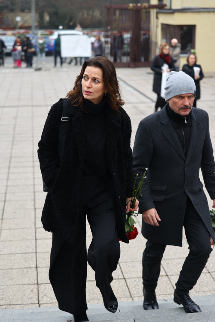 Adéla Gondíková spolu se svým bratrem Daliborem na pohřbu Patrika Hezuckého.