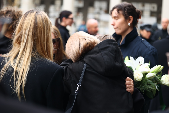 Někteří smuteční hosté neudrželi emoce.