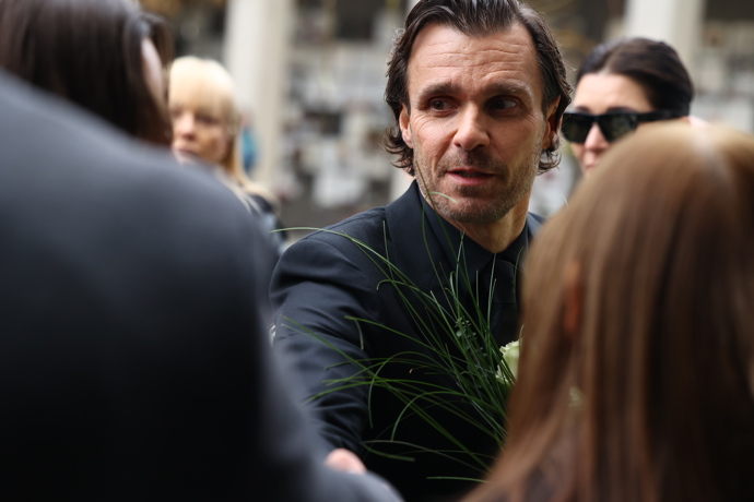 Leoš Mareš na pohřbu Patrika Hezuckého.