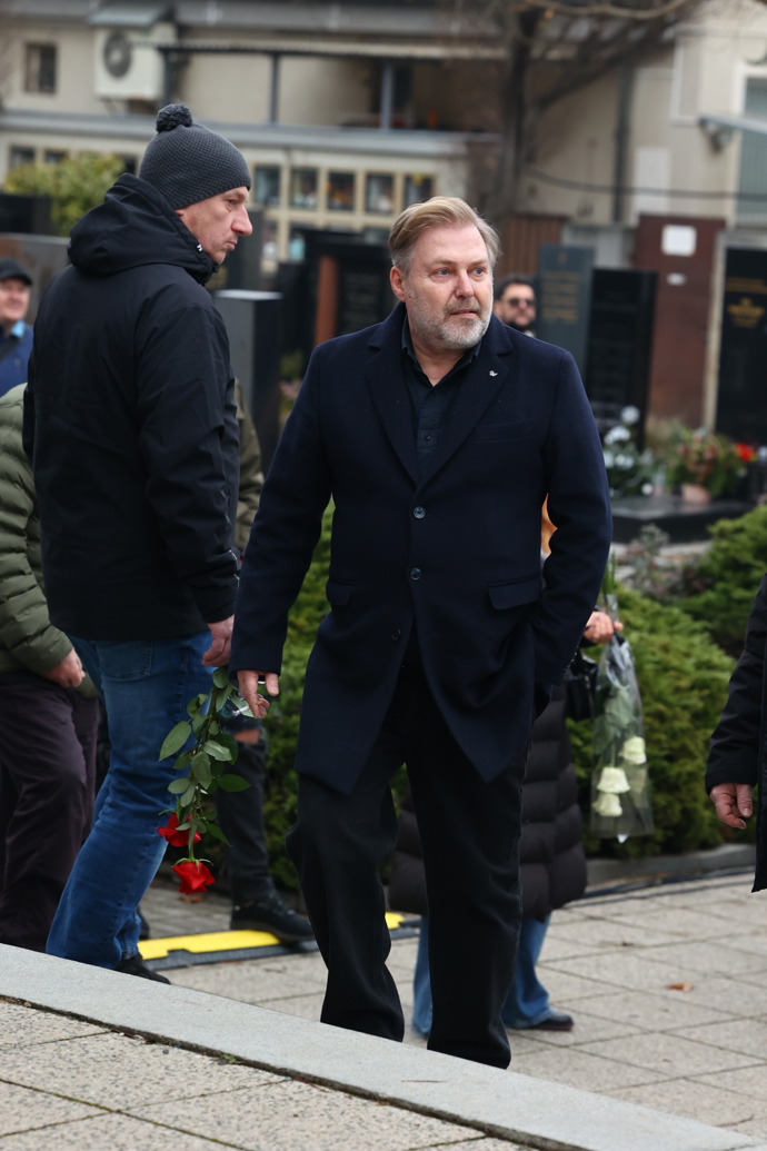 Roman Ondráček postával venku.