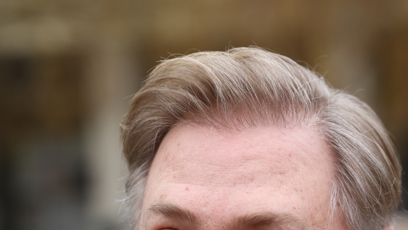 FOTO: Roman Ondráček rozdával na pohřbu rozhovory.