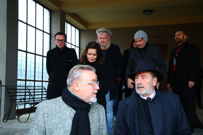 Z pohřbu Patrika Hezuckého odcházeli moderátoři posposlu.