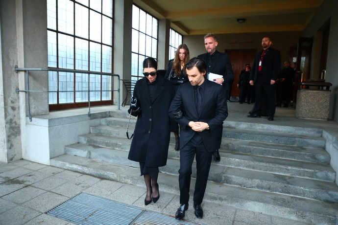 Manželé Marešovi a Boučkovi odcházeli z obřadní síně společně.