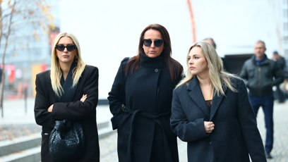 FOTO: Moderátorky Zorka Hejdová, Lucie Šilhánová a Katka Říhová společně odcházely z pohřbu Patrika Hezuckého.