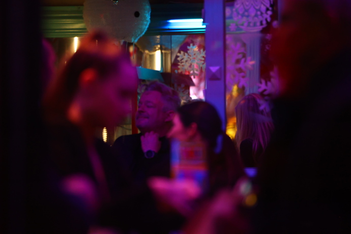 Po pohřbu Patrika Hezuckého zavítali jeho přátelé a rodina do baru. 