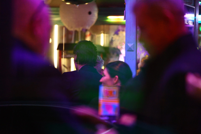 Po pohřbu Patrika Hezuckého zavítali jeho přátelé a rodina do baru. 