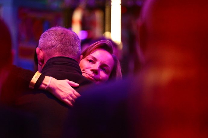 Po pohřbu Patrika Hezuckého zavítali jeho přátelé a rodina do baru. 