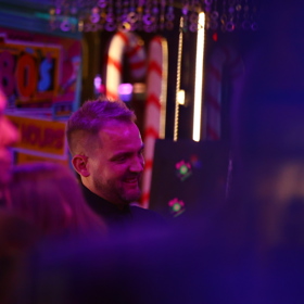 Po pohřbu Patrika Hezuckého zavítali jeho přátelé a rodina do baru. 