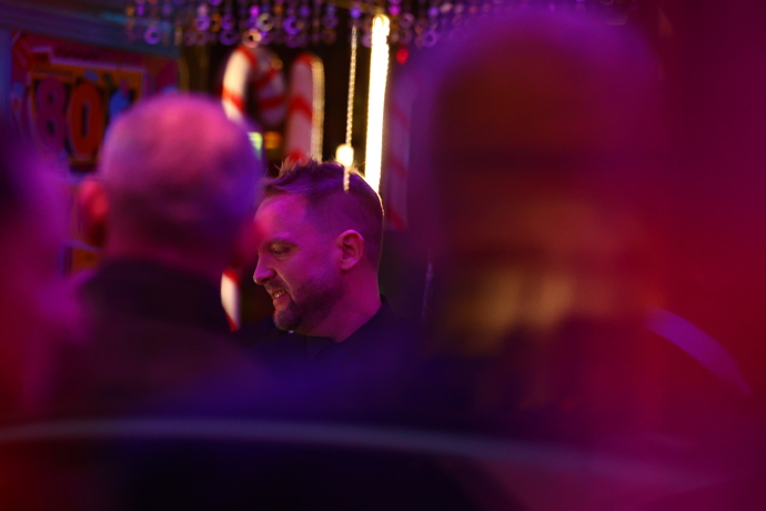 Po pohřbu Patrika Hezuckého zavítali jeho přátelé a rodina do baru. 