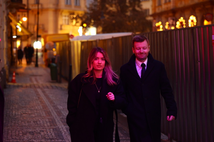 Po pohřbu Patrika Hezuckého zavítali jeho přátelé a rodina do baru. 