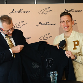 Charitativní aktivity Lukáše Provoda pochopitelně fotbalová Slavia s radostí podporuje. 