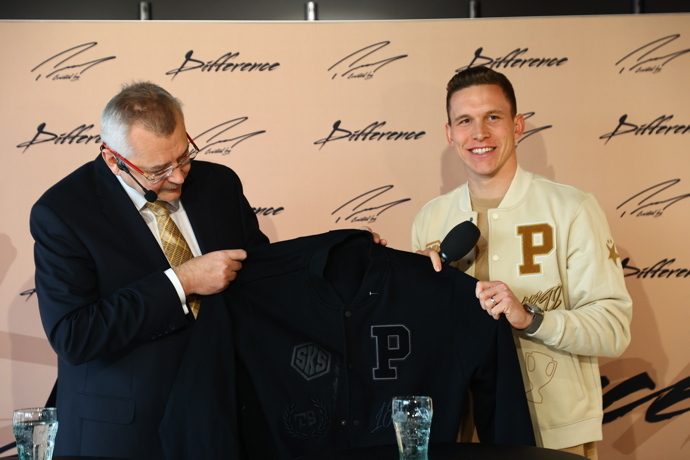 Charitativní aktivity Lukáše Provoda pochopitelně fotbalová Slavia s radostí podporuje. 