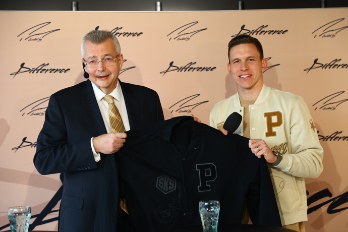 Jde o limitovanou edici, vyrobeno bylo pouze 100 kusů bund.