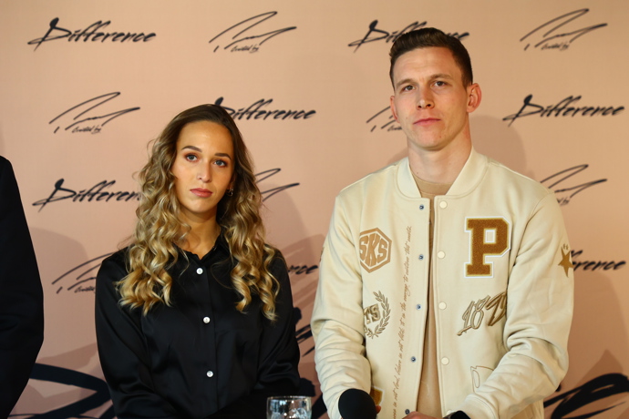 Výtěžek z prodeje poputuje na Nadační fond Slavie.