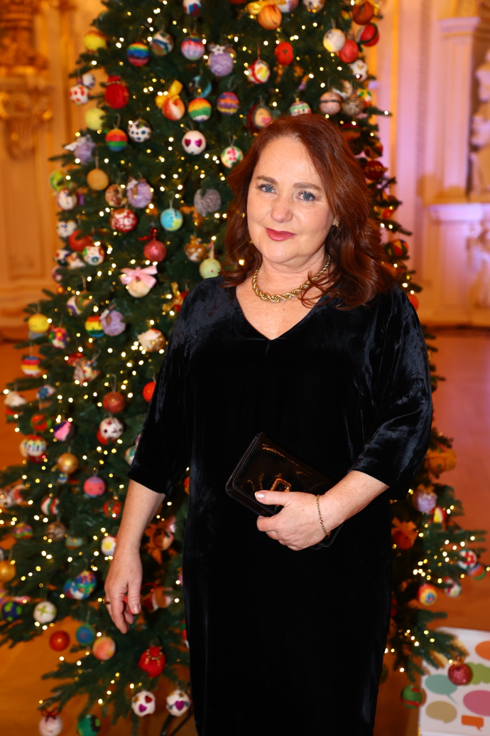 Miriam Chytilová u vánočního stromku.