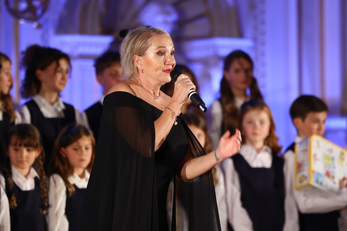 Bára Basiková zazpívala.