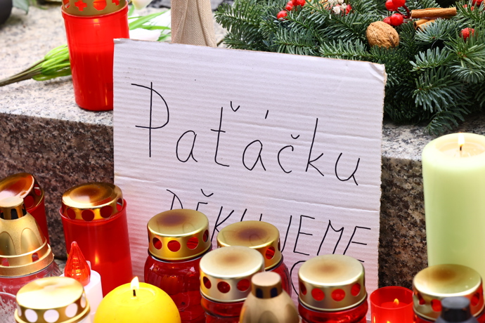 Na místě je řada dojemných vzkazů.