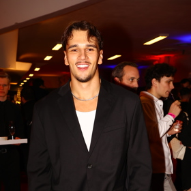 Honzi Michálek se usmíval.