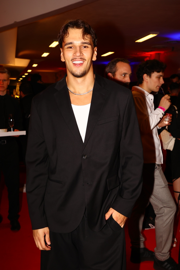 Honzi Michálek se usmíval.