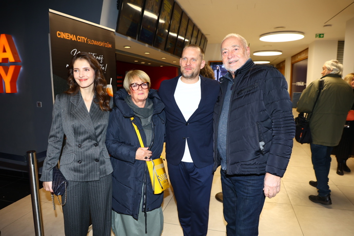 Jakub Prachař a Sara Sandeva na premiéře filmu Dream Team.