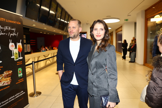 Jakub Prachař a Sara Sandeva na premiéře filmu Dream Team.